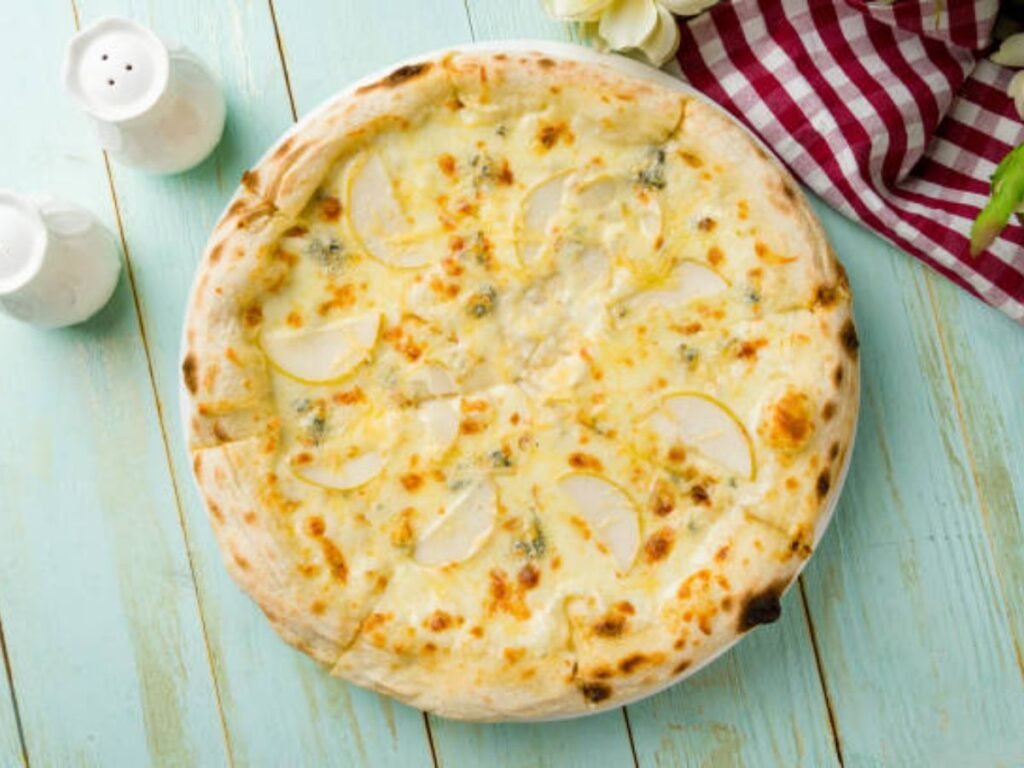 Gorgonzola Pizza Bliss: Bold & Creamy Bite